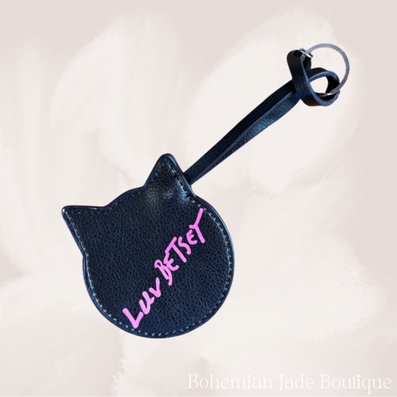 Betsey Johnson - Luv Betsy Kitty Key Fob Keychain - Picture 2 of 5